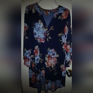 Very Pretty Honeyme Curvy pullover Blouse.